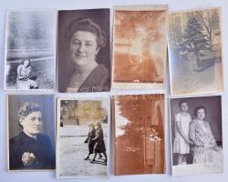 Kb. 131 db RÉGI családi fotó vegyes minőségben / Cca. 131 pre-1945 family photos in mixed quality