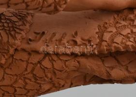 Illár Erzsébet (1940- ): Ülő lány. Égetett agyag, jelzett, kis sérüléssel, javítással, 20x18,5 cm