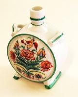 Antik szerelmi jelenetet ábrázoló Zsolnay porcelán kulacs (11 cm magas)