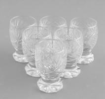Ólomkristály pálinkás pohár, metszett, apró kopásnyomokkal, apró csorbákkal, m: 6,5 cm