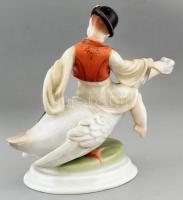 Herendi Porcelán Ludas Matyi, kézzel festett, jelzett a lúd egyik szárnyán apró
csorbával, m: 20 cm...