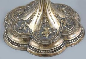 Ezüst (Ag) szecessziós gyümölcskínbáló, rajta fújt, halvány zöldes, fodros überfangglas, öblében zom...