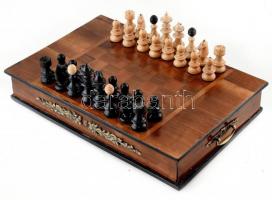 Nagy méretű sakk készlet, fa, kopásnyomokkal, 56x37cm