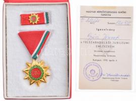 1970. "Felszabadulási Jubileumi Emlékérem" aranyozott, zománcozott bronz kitüntetés mellszalagon, miniatűrrel, szalagsávval T:1- NMK 712.