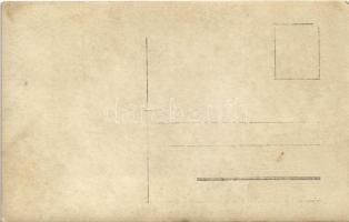 Első világháborús osztrák-magyar katonák lövészárokban / WWI K.u.k. military trench with soldiers. p...