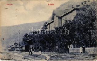 1908 Báziás, vasútállomás. Mühsammer A. kiadása / railway station + BÁZIÁS - BUDAPEST 180. SZ. A vasúti mozgóposta bélyegző (lyuk / hole)