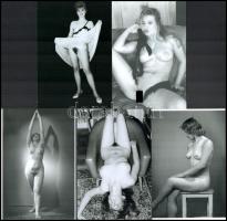 cca 1980 előtt készült, szolidan erotikus felvételek, öt modell, öt karakter, 5 db mai nagyítás, 15x10 cm