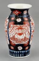 Japán Imari váza, kézzel festett, jelzés nélkül, kisebb kopásnyomokkal, m: 16 cm