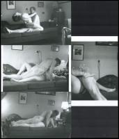 cca 1930 Akciózó pár a délutáni légyotton, szolidan erotikus felvételek, 4 db mai nagyítás, 10x15 cm
