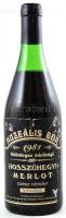 1981 Hosszúhegyi Merlot 1981, muzeális bor, hajós-bajai borvidék, szakszerűen tárolt, bontatlan palack, kopott, kissé sérült címkével, 0,75l.