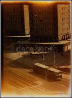 cca 1989 előtt készült felvétel Budapesten, a 96-os autóbuszról (kézi mikroszkóppal leolvasható a járat száma), Zsigri Oszkár (1933-?) budapesti fotóművész hagyatékából 1 db vintage NEGATÍV, 6,1x4,5 cm