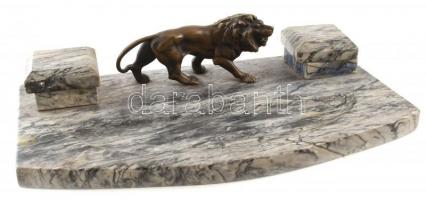 Márvány íróasztali tolltartó bronz oroszlán figurával tintatartóban egy porcelán betét 40 x25 cm