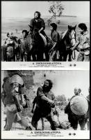 1976 Bud Spencer (1929-2016) filmszínész ,,A zsoldoskatona&quot; című olasz film jeleneteiben, 5 db vintage produkciós filmfotó, ezüstzselatinos fotópapíron, 18x24 cm