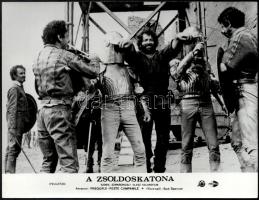 1976 Bud Spencer (1929-2016) filmszínész ,,A zsoldoskatona" című olasz film jeleneteiben, 5 db ...