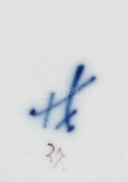 Meissen teáscsésze aljjal, kézzel festett, kardos jelzés, apró kopásnyomokkal