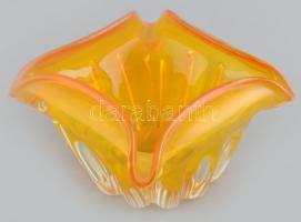 Sárga üveg kínáló, anyagában színezett, csiszolt, kisebb kopásnyomokkal, 13x13x8,5 cm