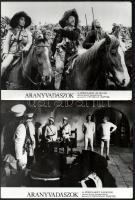 1973 ,,Aranyvadászok című olasz film jelenetei és szereplői, 13 db vintage produkciós filmfotó, ezüstzselatinos fotópapíron, 18x24 cm