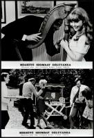 1973 ,,Meghívó szombat délutánra" című svájci film jelenetei és szereplői, 19 db vintage produkciós filmfotó, ezüstzselatinos fotópapíron, 18x24 cm