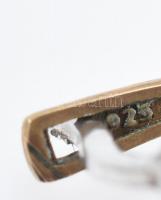 Ezüst(Ag) virágos fülbevalópár kék-fehér kövekkel kirakva, jelzett, d: 1,8 cm, bruttó: 6 g