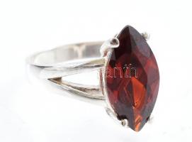 Ezüst(Ag) gyűrű piros kővel, jelzett, méret: 55, bruttó: 4,1 g