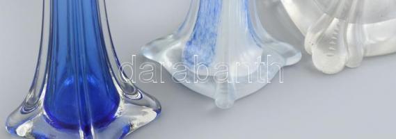 3 db váza: Muranói üveg váza. Anyagában színezett, matricával jelzett. m: 48 cm + 2 db üveg váza 30-...