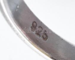 Ezüst(Ag) gyűrű nyers rubinnal, jelzés nélkül, méret: 53, bruttó: 6,7 g