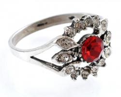 Ezüst(Ag) virágos gyűrű piros kővel, jelzett, méret: 60, bruttó: 3,1 g