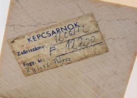 R. Kiss Lenke (1926 - ): Flóra. 1980 körül. Öntött, patinázott bronz, márvány talapzaton. M:36cm