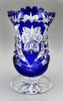 Ólomkristály kék kétrétegű váza, metszett, kis kopásnyomokkal, m: 15 cm