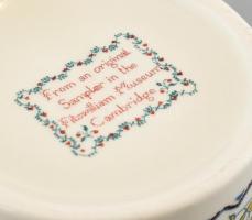 Sarreguemines kék teáscsésze aljjal, jelzett, kis kopásnyomokkal, d: 10,5 és 15,5 cm