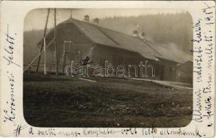 1917 Állami erdészeti házak a Fekete-Tisza mellett (Kőrösmező felett) / WWI Austro-Hungarian K.u.K. military, soldiers at the forestry houses near Yasinia. photo (EK)