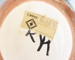 Kerezsi Györgyi (1943- ): csíkos mázas kerámia váza, kézzel festett, jelzett, szájánál kis mázhibáva...