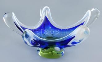 Cseh kínáló, anyagában színezett üveg, kopásnyomokkal. d:30cm