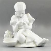 Zsolnay fehér mázas porcelán libás lány, jelzett, kis kopásnyomokkal, m: 16 cm