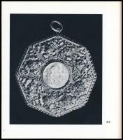 Héjjné Détári Angéla: Régi magyar ékszerek. Bp., 1976, Corvina. Második kiadás. Fekete-fehér és szín...