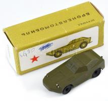 Szovjet páncélozott katonai autó, fém modell, jó állapotban, eredeti dobozában, h: 8 cm