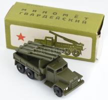 Szovjet Katyusa rakéta-sorozatvető, fém modell, jó állapotban, eredeti dobozában, h: 9 cm