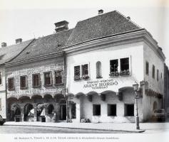 Vendégváró régi házak. Szerk.: Pereházy Károly. Bp., 1979, Műszaki. Fekete-fehér fotókkal illusztrál...