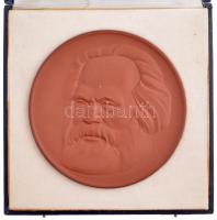 NDK 1978. "Karl Marx" kerámia emlékplakett, hátoldalán a Meisseni Porcelánmanufaktúra gyár...