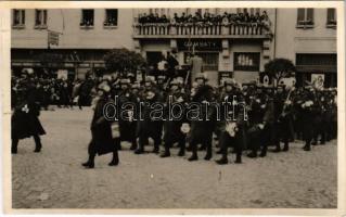 1938 Léva, Levice; bevonulás, Gambaty üzlete. Foto Hajdu / entry of the Hungarian troops, shops + 1938 Léva visszatért So. Stpl