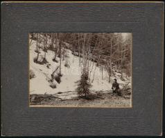 cca 1910 Szkalka, Vágsziklás (Skalka nad Váhom, Felvidék), út a falu felé, hátoldalon feliratozott fotó, 8×11 cm