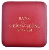 Sierra Leone 1974. 1L Ag "A Sierra Leone-i Bank 10. évfordulója" eredeti díszdobozban, tan...
