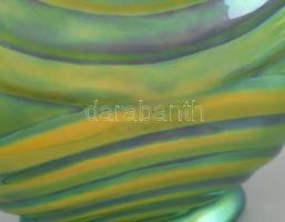 Zsolnay váza, Jáde sorozat. Formába öntött, relief mintázatú, eozinmázakkal festett porcelán. Tervez...