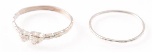 Ezüst(Ag) gyűrű, 2 db, jelzés nélkül, méret: 52, 57, nettó: 1,7 g