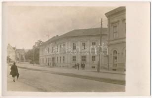 Brassó, Kronstadt, Brasov; Kút utca 11., sörcsarnok / Bulevardul 15 Noiembrie, Bererii / street, beer hall. photo