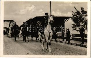 1938 Komárom, Komárno; bevonulás, Horthy Miklós / entry of the Hungarian troops + &quot;1938 Komárom visszatért&quot; So. Stpl. (fa)