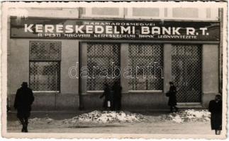 Máramarossziget, Sighetu Marmatiei; Horthy Miklós tér, Máramaros Megyei Kereskedelmi Bank R.T. (a Pesti Magyar Kereskedelmi Bank Leányintézete) / square, bank. photo