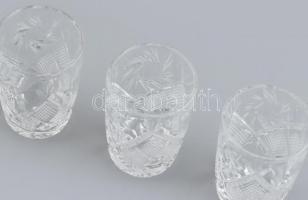 Ólomkristály likőrös pohár, metszett, kis kopásnyomokkal, egyik repedt, 6 db,