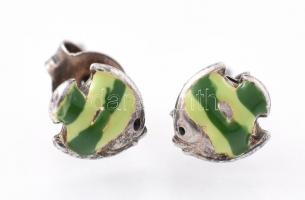 Ezüst(Ag) halacskás fülbevalópár, zománcozott díszítéssel, jelzett, d: 0,6 cm, bruttó: 0,5 g