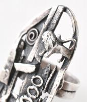 Ezüst (Ag) gyűrű, oroszlános, iparművészeti darab, jelzés nélkül, m:60, nettó: 11g